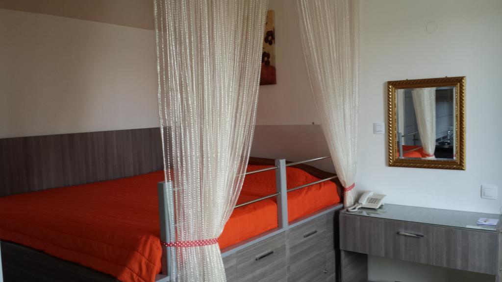 יאליסוס Takis Hotel Apartments חדר תמונה