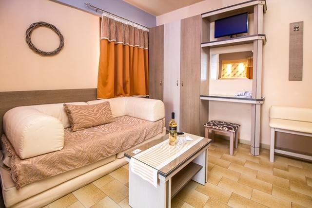יאליסוס Takis Hotel Apartments מראה חיצוני תמונה