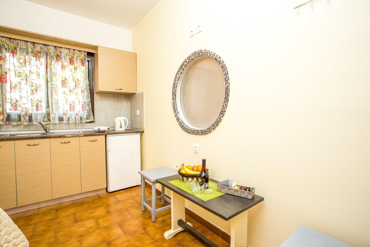 יאליסוס Takis Hotel Apartments מראה חיצוני תמונה