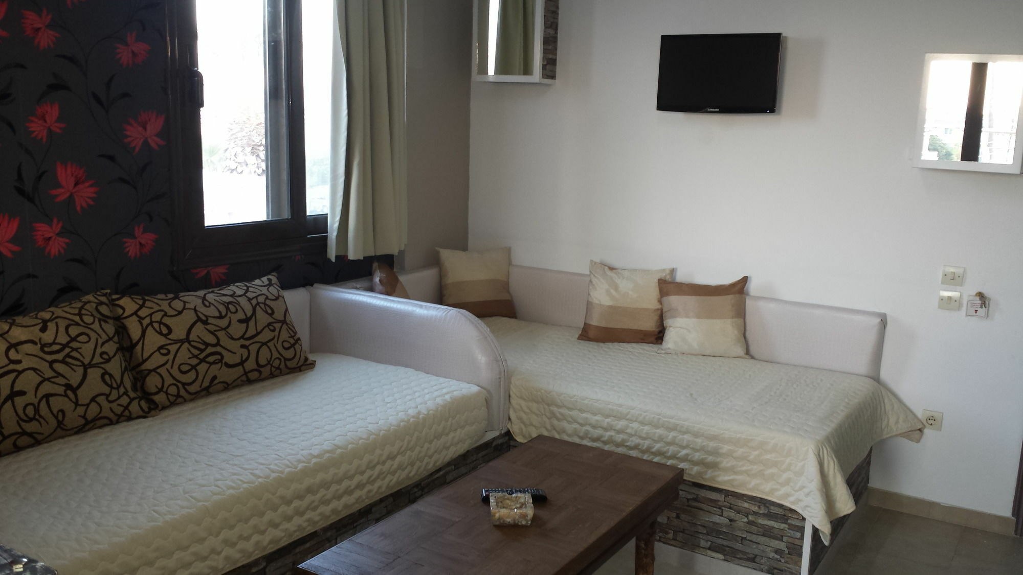 יאליסוס Takis Hotel Apartments מראה חיצוני תמונה