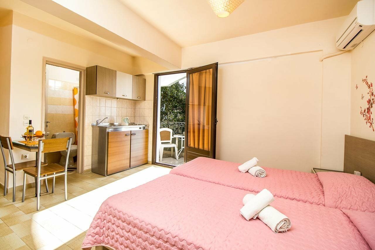יאליסוס Takis Hotel Apartments מראה חיצוני תמונה